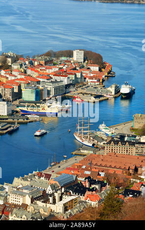 Erhöhte Blick über die Innenstadt von Bergen. Mittel-norwegen, Norwegen Stockfoto