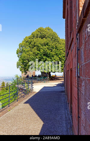 Katholischen Kloster Hohenburg, Hotel Restaurant Mont Sainte Odile, Klosteranlage Stockfoto