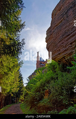 Katholischen Kloster Hohenburg, Hotel Restaurant Mont Sainte Odile, Klosteranlage, Statue Stockfoto