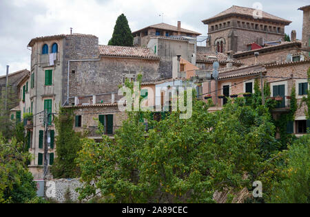 Alte Häuser im historischen Zentrum von Valldemossa, Region Comarca, Serra de Tramuntana, Mallorca, Balearen, Spanien Stockfoto