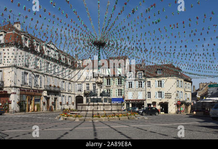 Arbois (Frankreich): "Place de la Liberte" Platz im Zentrum der Stadt Stockfoto