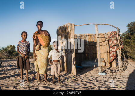 Die Armut in den afrikanischen Familien Mosambik Stockfoto