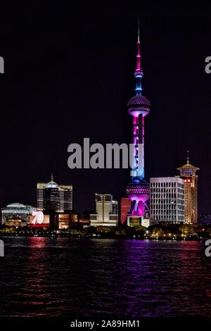 Blick über den Huangpu Fluss vom Bund in Richtung Pudong Stockfoto