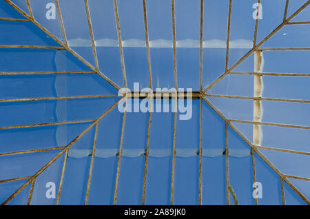 Glasdach des Hauses. Unterseite Stockfoto