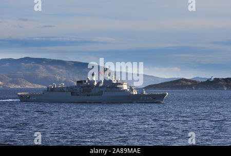 TCG Oruçreis (F-245), ist eine türkische Barbaros-Klasse Fregatte in norwegischen Gewässern während der NATO-Krieg-Spiele Stockfoto