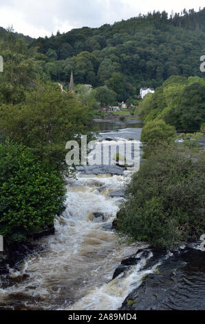 Fluss Dee; Llangollen, Denbighshire; Wales; Vereinigtes Königreich; Europa; rauschenden Bach Stockfoto