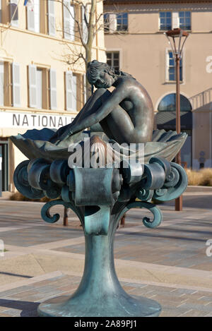 Statue der französische Star Brigitte Bardot nach St. Tropez vor der Gendarmerie station Stockfoto