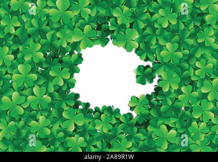 Saint Patricks Day Hintergrund mit gesprüht grünen Klee Blätter oder Shamrocks Stock Vektor