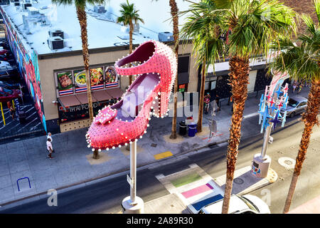 Ein Luftbild der neon Schuh auf der Fremont Street, Las Vegas Stockfoto