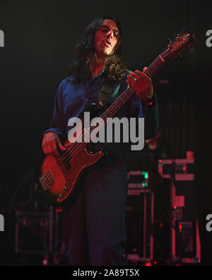 MIAMI BEACH, FL - November 06: Thievery Corporation führt im Fillmore am 6. November 2019 in Miami Beach, Florida. Quelle: MPI04/MediaPunch Stockfoto