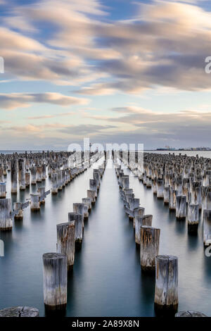 Originalmasten, um 1912 vom Princess Pier in Port Melbourne. Melbourne, Australien. Stockfoto