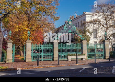 Pittville Park gates Cheltenham, Gloucestershire, Großbritannien Stockfoto