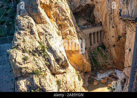 Blick auf El Caminito del Rey oder King's Little Pfad, einem der gefährlichsten Wanderweg 2015 Malaga, Spanien wieder geöffnet Stockfoto