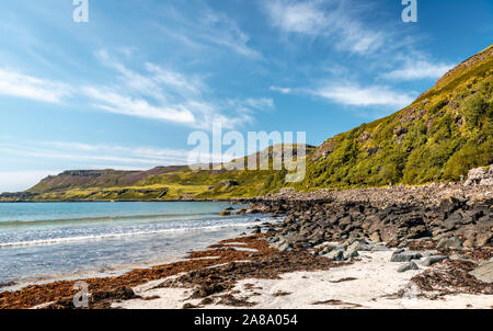 Blick auf den Strand und die Bucht von Calgary, im Sommer. Insel Mull, Schottland, Großbritannien. Stockfoto