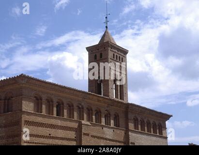 TORRE CAMPANARIO DE LA IGLESIA DE SAN MARTIN DE TOURS - SIGLO XV-MUDEJAR ARAGONES. Lage: IGLESIA DE SAN MARTIN DE TOURS. MORATA DE JILOCA. Zaragoza. Stockfoto
