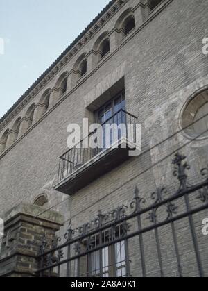 VENTANA DE LA FACHADA DEL EBRO. Lage: ERZBISCHOEFLISCHES PALAIS. SARAGOSSA. Saragossa Zaragoza. Spanien. Stockfoto