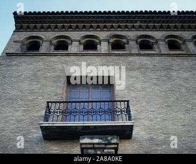 VENTANA DE LA FACHADA DEL EBRO. Lage: ERZBISCHOEFLISCHES PALAIS. SARAGOSSA. Saragossa Zaragoza. Spanien. Stockfoto