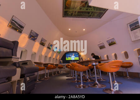 Jumbo Aufenthalt Frühstücksbereich in der Vorderseite des ehemaligen Boeing 747 entfernt, der Flughafen von Stockholm Schweden 2019 Stockfoto