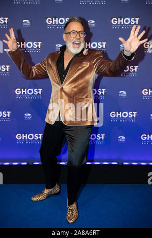 Stuttgart, Deutschland. 07 Nov, 2019. Froonk Matthee kommt zur Premiere des Musicals "Ghost". Credit: Tom Weller/dpa/Alamy leben Nachrichten Stockfoto