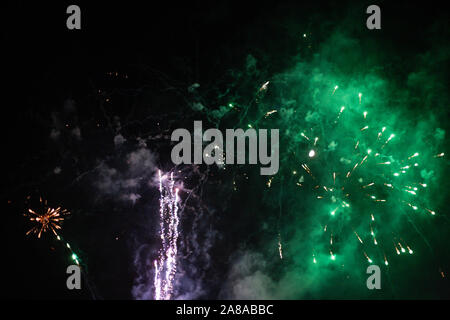 Heysham Lancashire, Großbritannien. 6 Nov, 2019. Heysham feierten den Ausfall von Guy Fawkes versucht zu sprengen Parlament im 1680s mit Lagerfeuer und Feuerwerk auf Heyshams Village Green Credit: Fotografieren Nord/Alamy leben Nachrichten Stockfoto