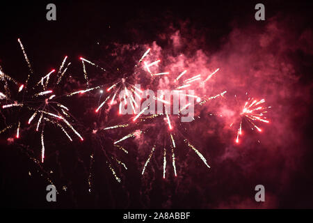 Heysham Lancashire, Großbritannien. 6 Nov, 2019. Heysham feierten den Ausfall von Guy Fawkes versucht zu sprengen Parlament im 1680s mit Lagerfeuer und Feuerwerk auf Heyshams Village Green Credit: Fotografieren Nord/Alamy leben Nachrichten Stockfoto