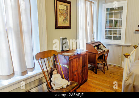 Ein vintage Leuchtturmwärter Schlafzimmer ist im Pensacola Leuchtturm und Museum, Oktober 27, 2019, in Pensacola, Florida angezeigt. Stockfoto