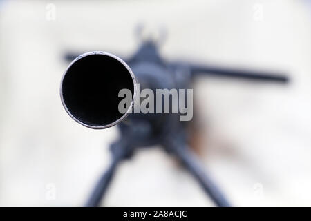 Lauf der Maschine Gewehr, selektiven Fokus. Konzept von militärischer Gewalt und Krieg Stockfoto