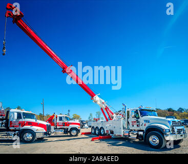 Mack Trucks abgebildet bei Mike Adams Abschleppen und Luftpolster Recovery, 22. März 2016, in Macon, Georgia. Stockfoto