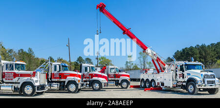 Mack Trucks abgebildet bei Mike Adams Abschleppen und Luftpolster Recovery, 22. März 2016, in Macon, Georgia. Stockfoto