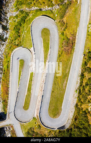 Luftaufnahme des San Gottardo Tremola Straße, Passo del San Gottardo, Airolo, Leventina Bezirk, Kanton Tessin, Schweiz. Stockfoto