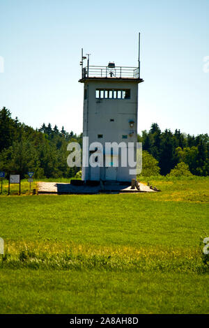 Wachturm der ehemaligen innerdeutschen Grenze zwischen der DDR und Deutschland bei Behrungen Stockfoto
