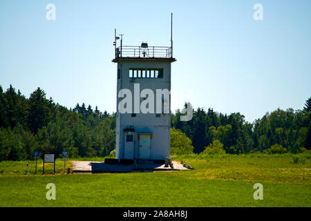 Wachturm der ehemaligen innerdeutschen Grenze zwischen der DDR und Deutschland bei Behrungen Stockfoto