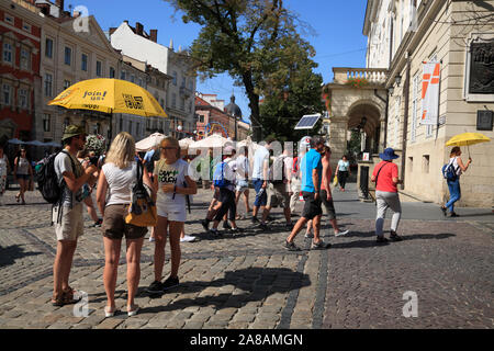 Kostenlose, geführte Stadtrundfahrt, Marktplatz, Lemberg, Ukraine Stockfoto