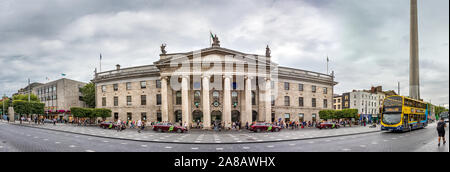 Panoramablick auf das General Post Office Gebäude in einem bewölkten Tag in Dublin, Irland Stockfoto