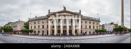 Panoramablick auf das General Post Office Gebäude in einem bewölkten Tag in Dublin, Irland Stockfoto