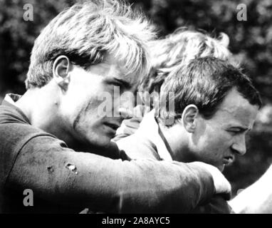 AJAXNETPHOTO. 1984. GOSPORT, England. - Feld GUN TRAINING - GESICHT VON EINEM FELD GUNNER - Fleet Air Arm BEREICH GUN TEAM MITGLIEDER MACHEN SIE EINE PAUSE VON DER PRAXIS FÜR DIE EARLS COURT, LONDON, ROYAL TURNIER KONKURRENZ AN IHRE AUSBILDUNG an der HMS DAEDALUS. Foto: Jonathan Eastland/AJAX REF: 1984 7 Stockfoto