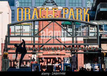 Nov 2, 2019 San Francisco/CA/USA - Oracle Park, O'Doul Tor, Heimat der San Francisco Giants Stockfoto