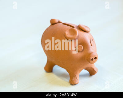 Sparschwein isoliert auf weißem Hintergrund Stockfoto