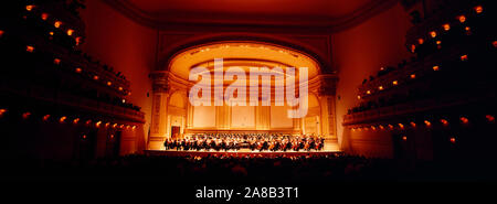Darsteller auf der Bühne der Carnegie Hall, New York City, New York State, USA Stockfoto