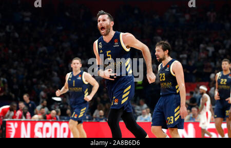 Belgrad. 7 Nov, 2019. Von Real Madrid Rudy Fernandez (2. L) feiert während der Euroleague basketball Regular Season Match zwischen Crvena Zvezda und Real Madrid in Belgrad, Serbien an November 7, 2019. Credit: Predrag Milosavljevic/Xinhua/Alamy leben Nachrichten Stockfoto