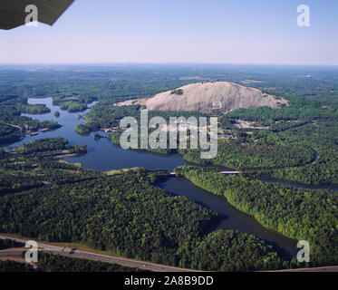 Hohe Betrachtungswinkel eines Flusses durch Landschaft, Stone Mountain, Atlanta, Georgia, USA Stockfoto