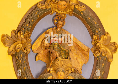 ZARAGOZA, Spanien - 3. MÄRZ 2018: Die Renaissance polychome geschnitzte Relief des heiligen Evangelisten Markus in der Kirche Iglesia de San Miguel de los Navarros. Stockfoto