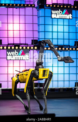 Lissabon, Portugal. 07 Nov, 2019. Spot, der Roboter durch Boston Dynamics während der jährlichen Web Gipfel Technologie Konferenz in Lissabon. Credit: SOPA Images Limited/Alamy leben Nachrichten Stockfoto