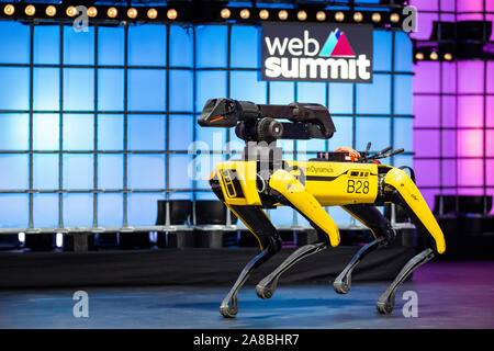 Lissabon, Portugal. 07 Nov, 2019. Spot, der Roboter durch Boston Dynamics während der jährlichen Web Gipfel Technologie Konferenz in Lissabon. Credit: SOPA Images Limited/Alamy leben Nachrichten Stockfoto