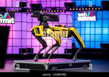 Lissabon, Portugal. 07 Nov, 2019. Spot, der Roboter durch Boston Dynamics während der jährlichen Web Gipfel Technologie Konferenz in Lissabon. Credit: SOPA Images Limited/Alamy leben Nachrichten Stockfoto