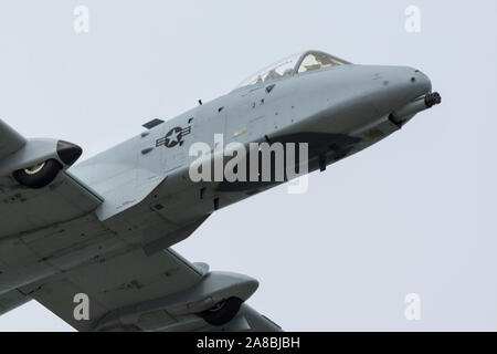 Die United States Air Force A-10 Thunderbolt II "Warzenschwein" eine Demo auf dem 2019 Cleveland Airshow führt. Stockfoto