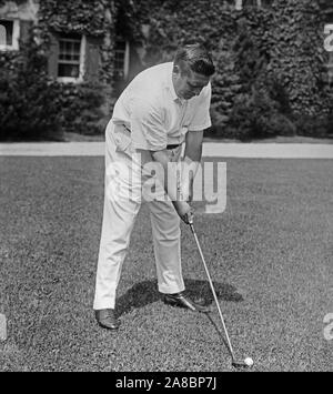 Foto zeigt Irischen Amerikanischen tenor Sänger John McCormack (1884-1945) mit Golf Club Stockfoto