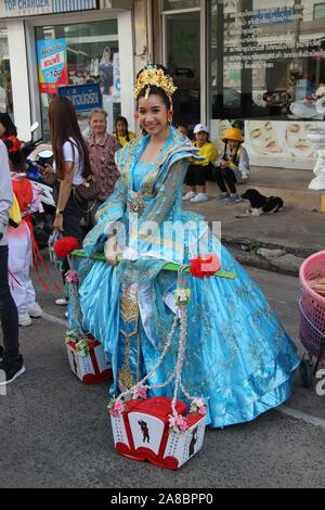 Chinesische Drachen Tanz Prozession Roi Et, Thailand Stockfoto