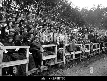 Historische College Football Games: Zuschauer, die Georgetown University gegen Carlisle Ca. 1912 Stockfoto