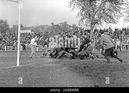 Historische College Football Games: Georgetown University gegen Carlisle Ca. 1912 Aktion Foto Stockfoto